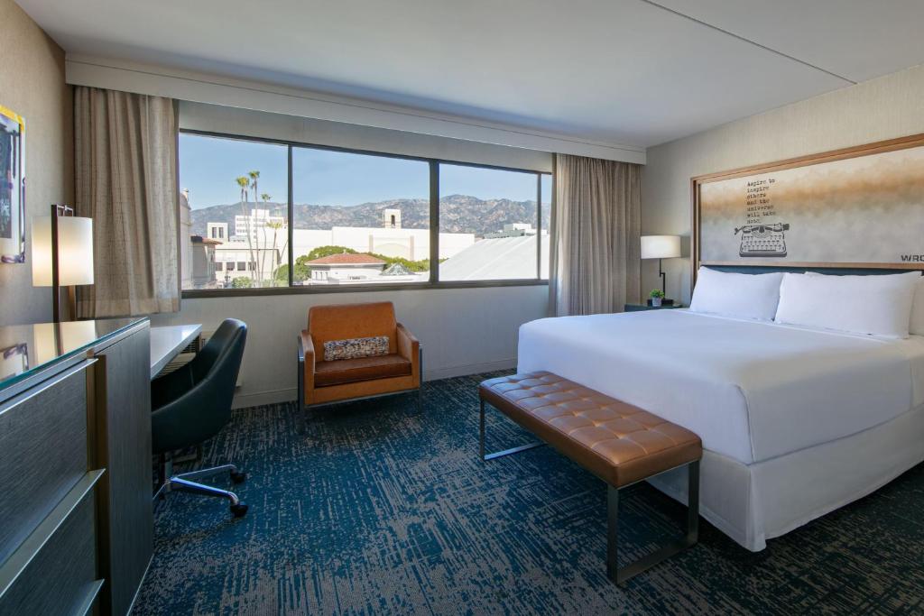 Hotel Dena, Pasadena Los Angeles, a Tribute Portfolio Hotel - King Room With Tub - Mobility/Hearing Accessible