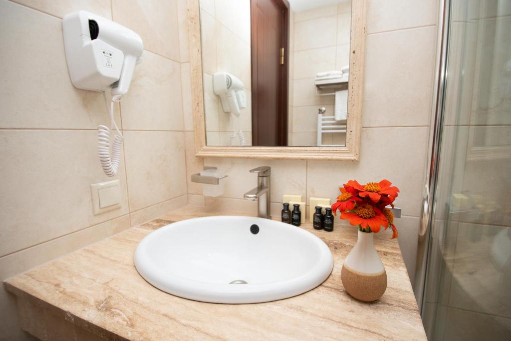 KMM Hotel - Camera Doppia Con Letto Aggiuntivo