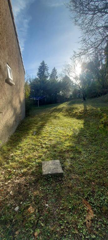 a cement block sitting in the grass next to a building at Villa Maison de campagne 04 Vacheres Luberon 3 chambres 8 personnes in Vachères