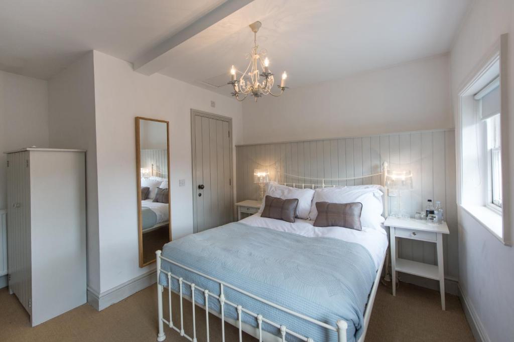 Lion & Pheasant Hotel - 