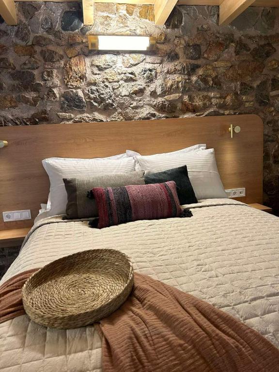 Postel nebo postele na pokoji v ubytování Living Yard Acropolis