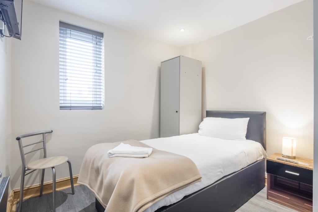 Postel nebo postele na pokoji v ubytování Rasa Sayang House - Self-check-in guesthouse