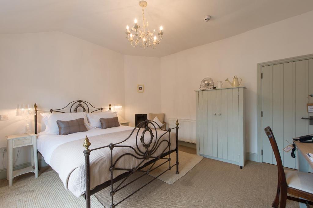 Lion & Pheasant Hotel - 