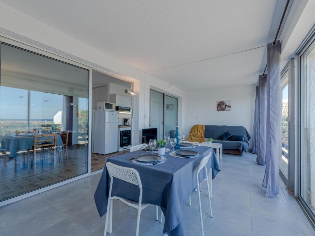 Kuchyň nebo kuchyňský kout v ubytování Apartment Les Cyclades-1 by Interhome