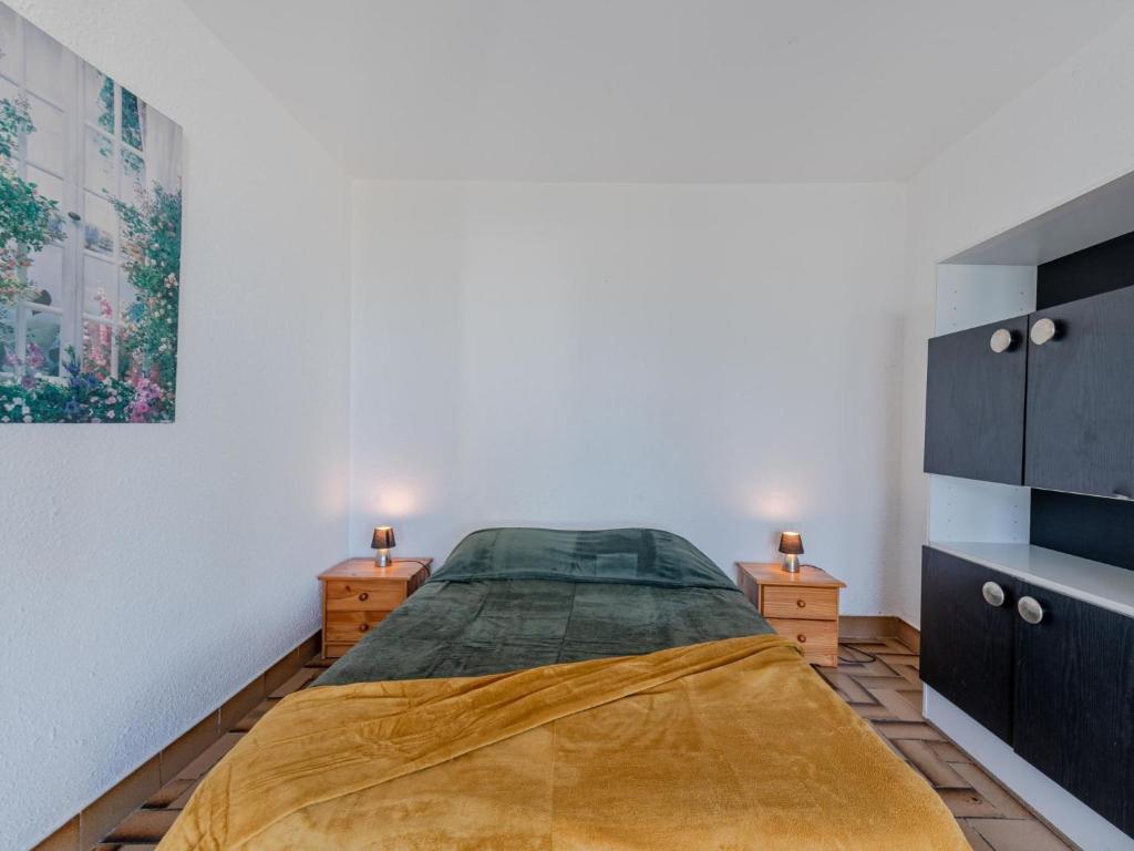 Postel nebo postele na pokoji v ubytování Apartment Les Cyclades-1 by Interhome