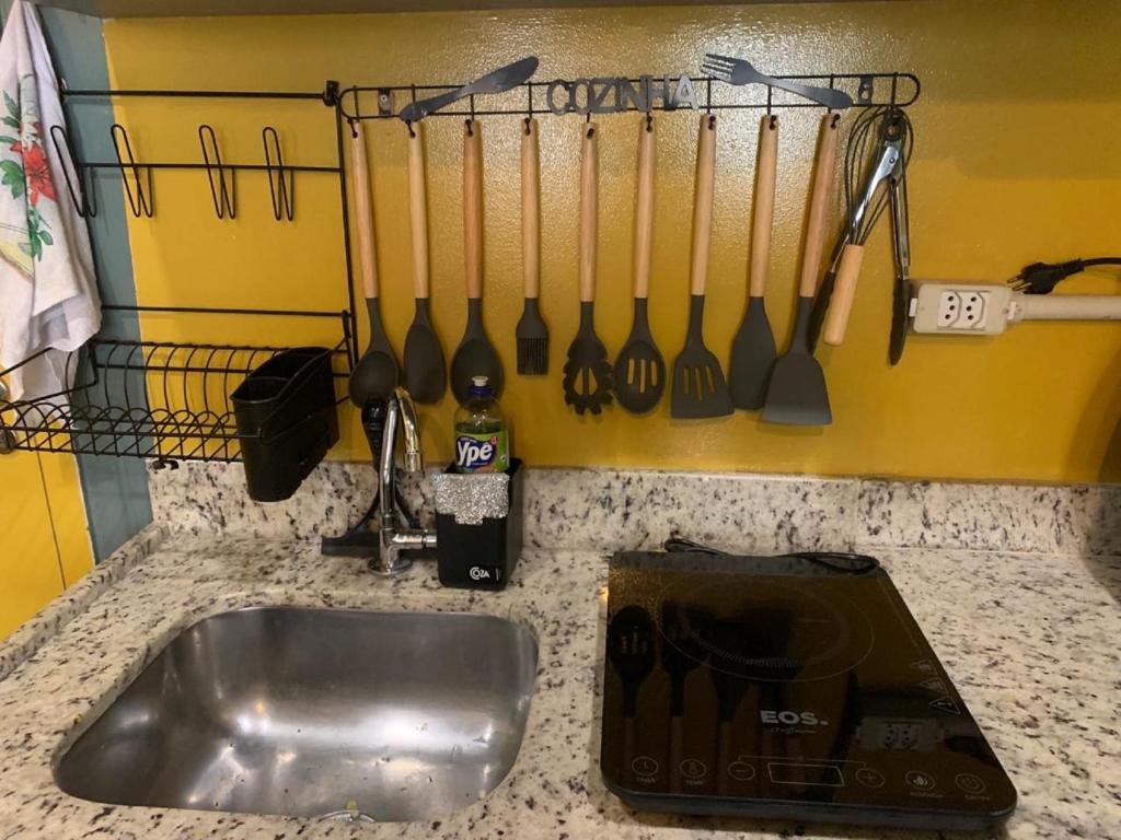 a kitchen counter with a sink and cooking utensils at Expo Center Norte, BRÁS, Feirinha da Madrugada, Anhembi, 25 in Sao Paulo