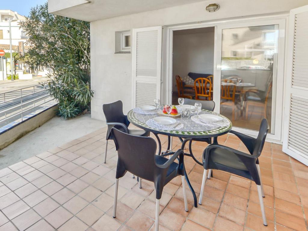 Balkón alebo terasa v ubytovaní Apartment Platja de Roses-4 by Interhome