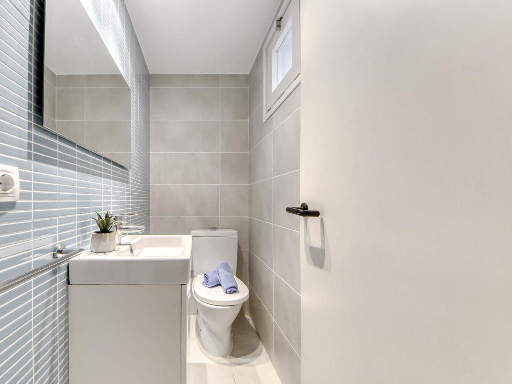 Kúpeľňa v ubytovaní Apartment Platja de Roses-4 by Interhome