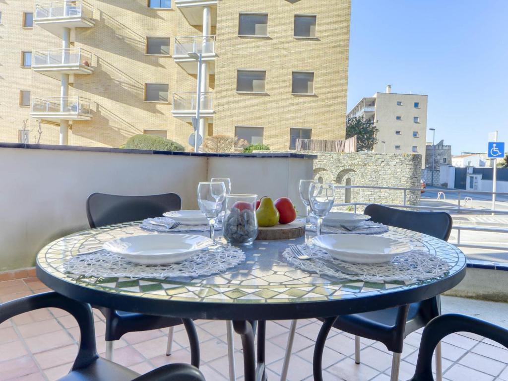 Nápoje v ubytovaní Apartment Platja de Roses-4 by Interhome