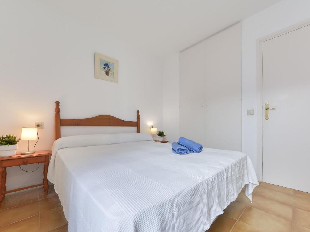 Postel nebo postele na pokoji v ubytování Apartment Platja de Roses-10 by Interhome