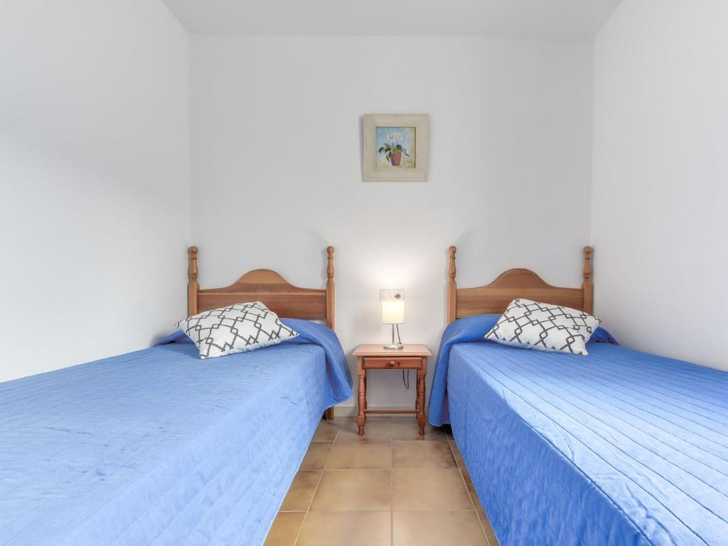 Postel nebo postele na pokoji v ubytování Apartment Platja de Roses-10 by Interhome