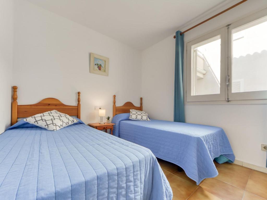 Postel nebo postele na pokoji v ubytování Apartment Platja de Roses-10 by Interhome