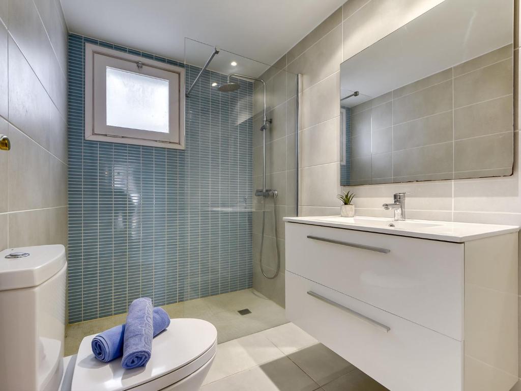 Koupelna v ubytování Apartment Platja de Roses-10 by Interhome