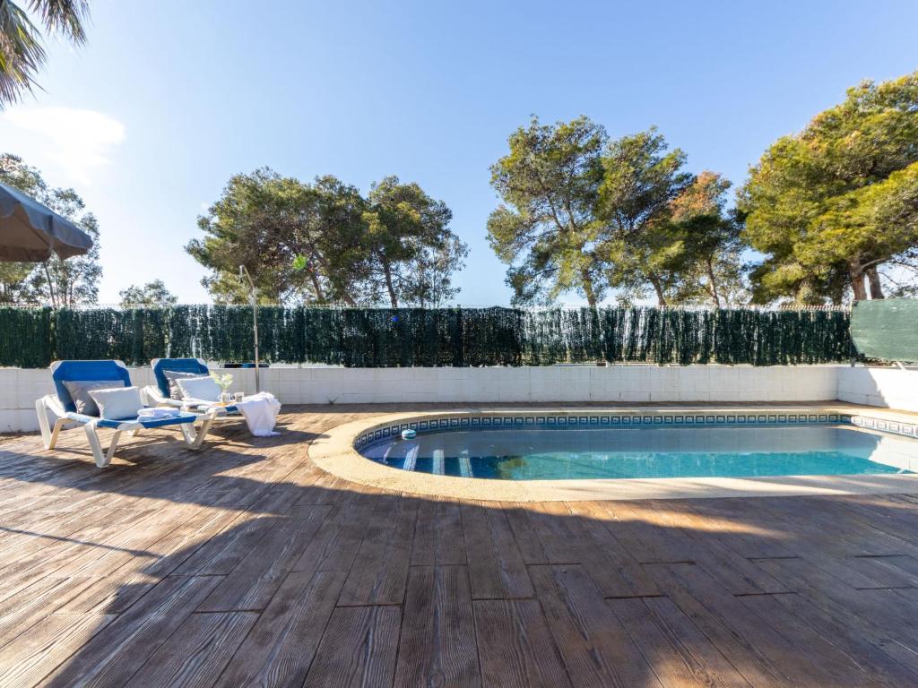 Bazén v ubytovaní Holiday Home Gaviota 7 by Interhome alebo v jeho blízkosti