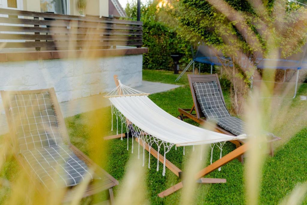 Vonkajšia záhrada v ubytovaní Fatima apartman
