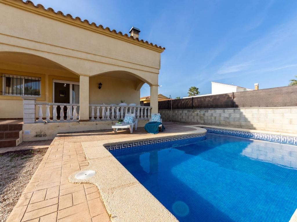 Villa con piscina y casa en Holiday Home Teresa by Interhome, en Riumar