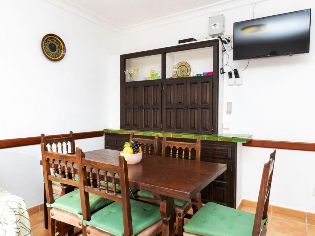 TV a/nebo společenská místnost v ubytování Apartment Adelfa apt 6 by Interhome