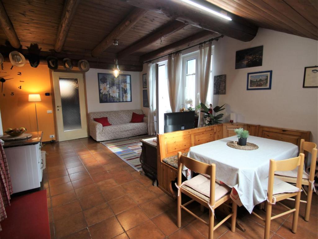 Posezení v ubytování Apartment Ciliegio by Interhome