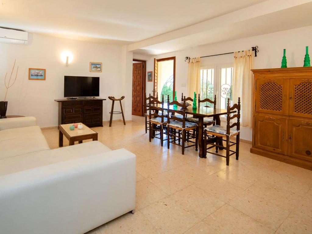Televízia a/alebo spoločenská miestnosť v ubytovaní Villa La Paz by Interhome