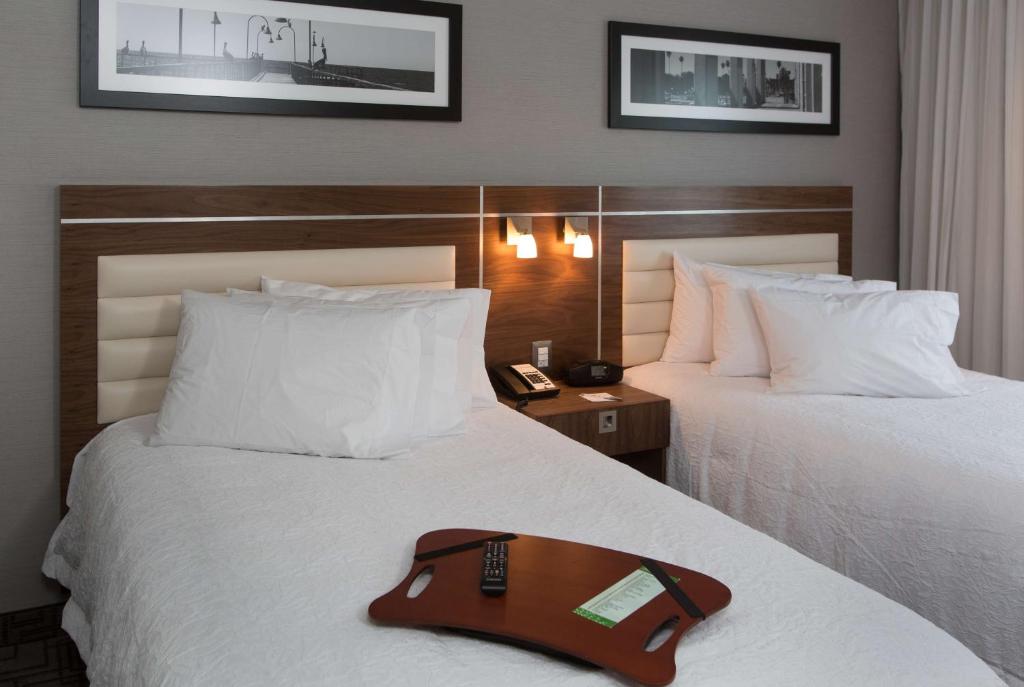 Una cama o camas en una habitación de Hampton Inn by Hilton Hermosillo