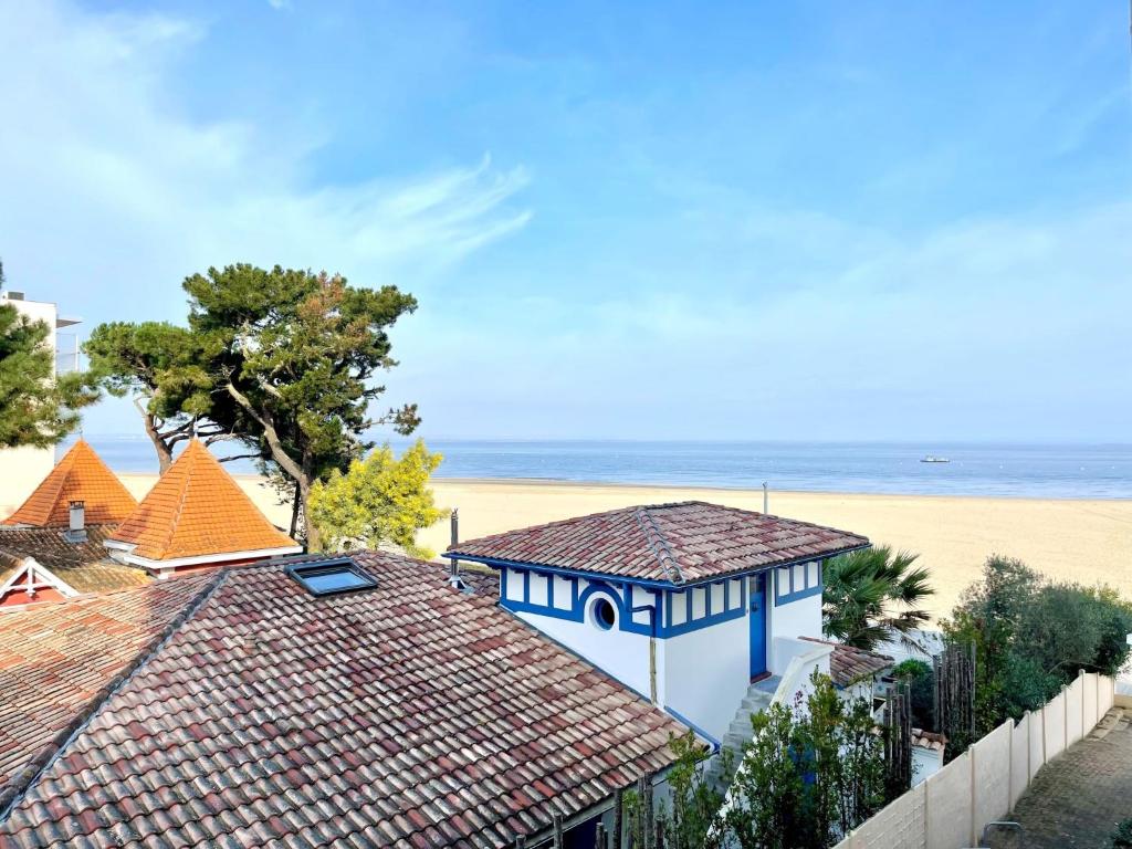 - une vue sur la plage depuis le toit d'une maison dans l'établissement Studio Joséphine-2 by Interhome, à Arcachon