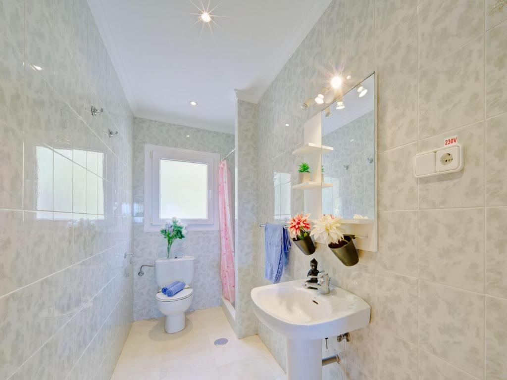 A bathroom at Holiday Home Cucarres by Interhome