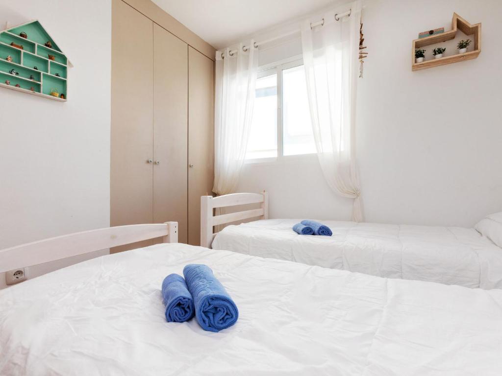 A bed or beds in a room at Holiday Home Brisa Mar by Interhome