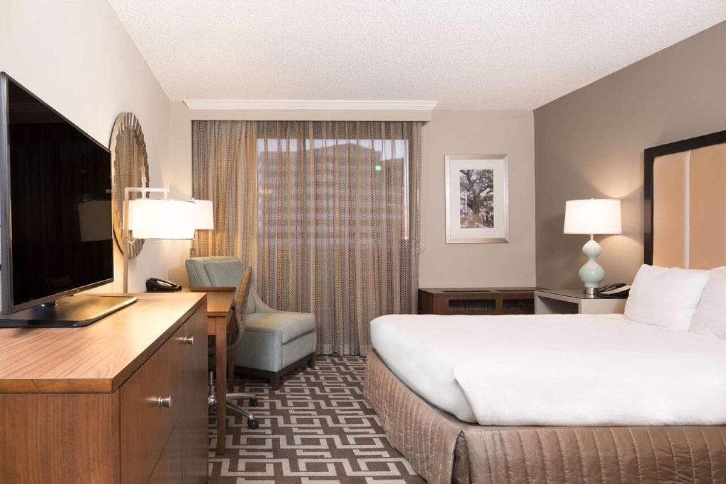 DoubleTree by Hilton Jacksonville Riverfront, FL - Queen Room Con Doccia Roll-In - Mobilità E Accesso All'Udito