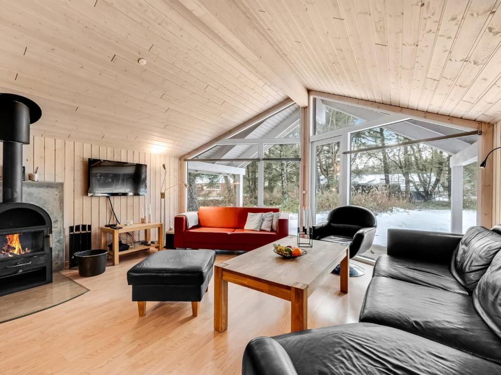 Posezení v ubytování Holiday Home Elfrun - 250m from the sea by Interhome