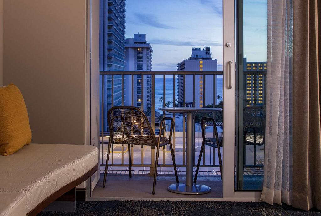 Hilton Garden Inn Waikiki Beach - Room With Two Double Beds - Hearing Access