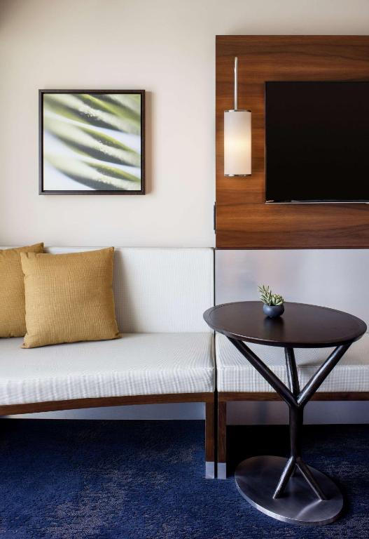 Hilton Garden Inn Waikiki Beach - Room With Double Beds