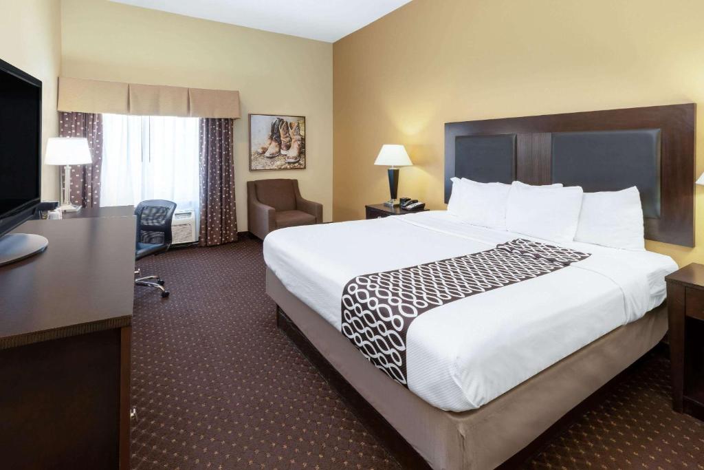 La Quinta by Wyndham Houston New Caney - Deluxe King Room