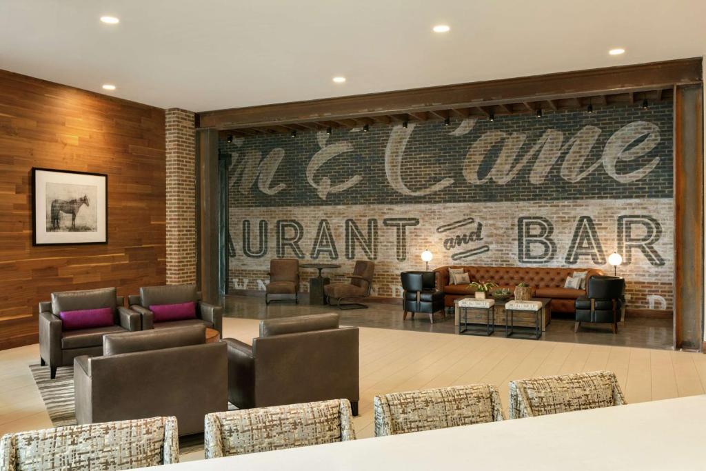 Posezení v ubytování Embassy Suites By Hilton Berkeley Heights