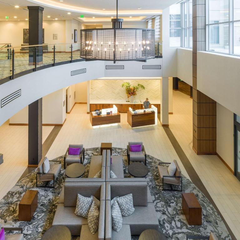 Posezení v ubytování Embassy Suites By Hilton Berkeley Heights