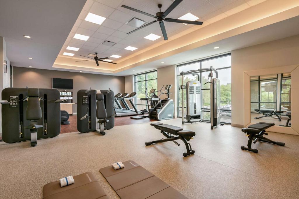 Fitness centrum a/nebo fitness zařízení v ubytování Embassy Suites By Hilton Berkeley Heights