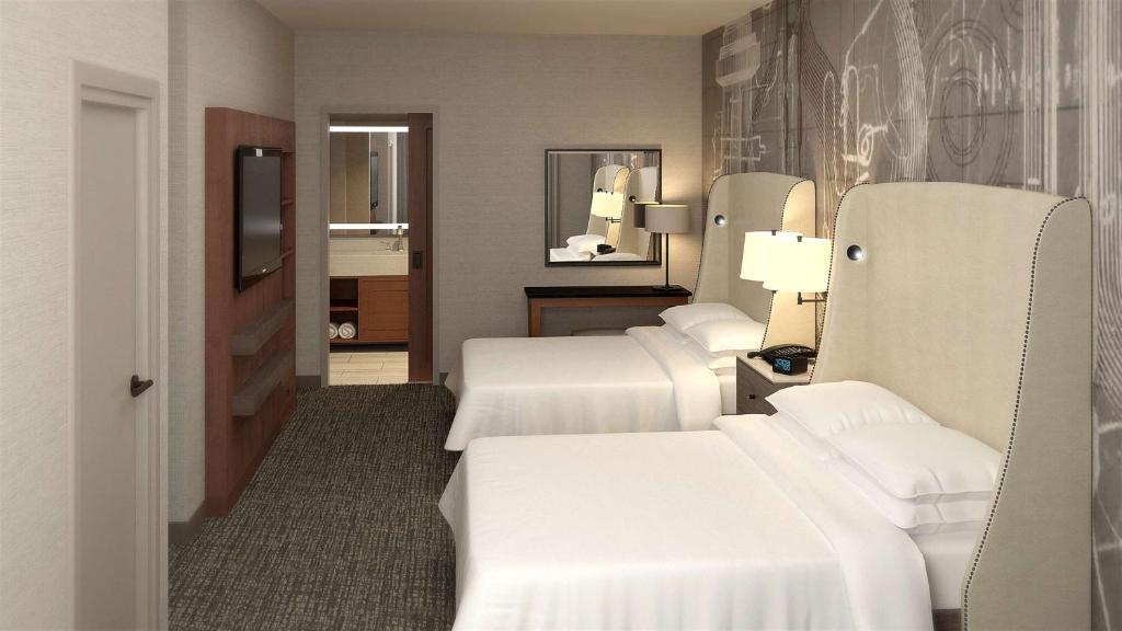 Postel nebo postele na pokoji v ubytování Embassy Suites By Hilton Berkeley Heights