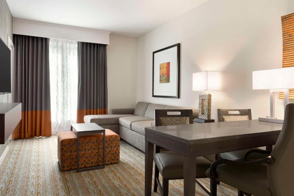 Embassy Suites by Hilton Greenville Downtown Riverplace - Suite King