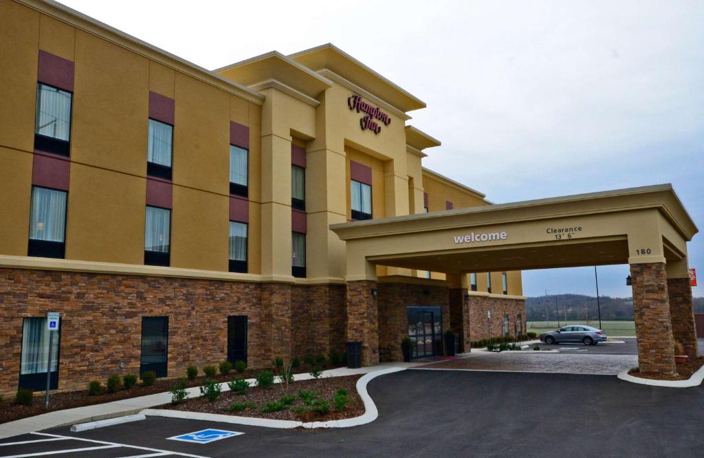 a rendering of a hotel with a parking lot at Hampton Inn Pulaski, TN in Pulaski