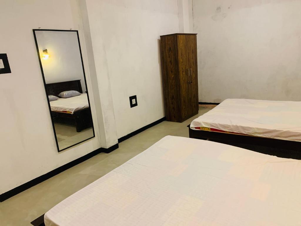 Postel nebo postele na pokoji v ubytování Shehan Villa