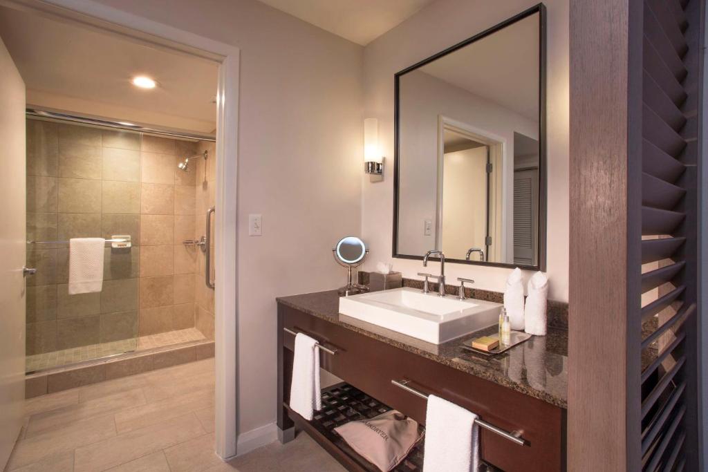 Koupelna v ubytování DoubleTree Resort Hollywood Beach