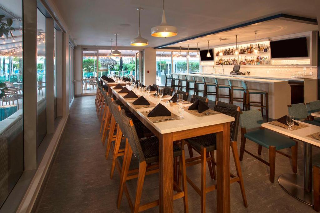 Restaurace v ubytování DoubleTree Resort Hollywood Beach