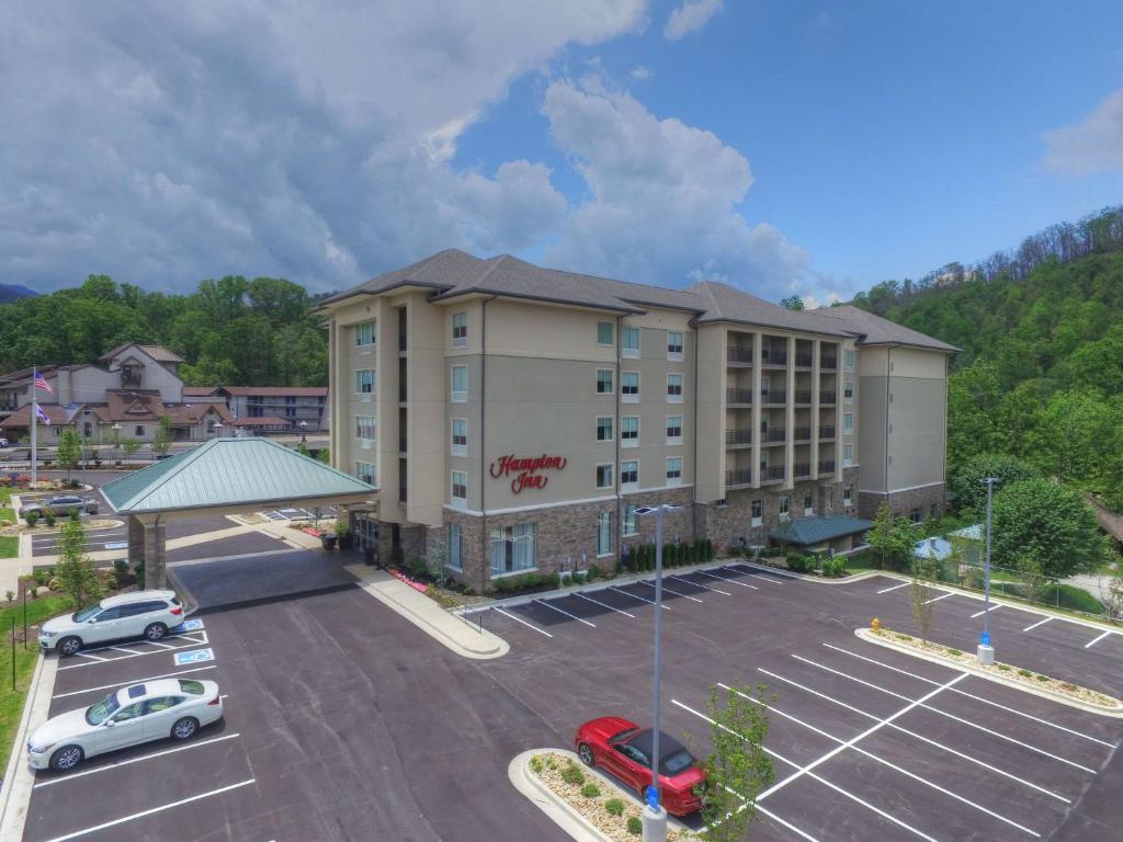 an aerial view of a hotel with a parking lot at Hampton Inn Gatlinburg Historic Nature Trail, Tn in Gatlinburg