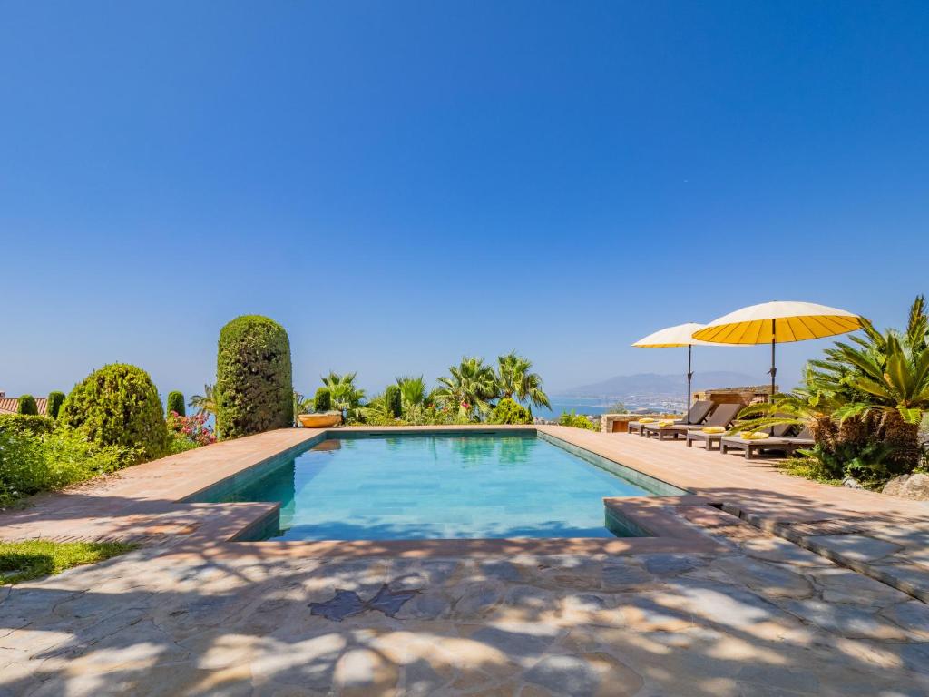 Bazén v ubytování Cubo's Mountain Bayview Luxury Villa nebo v jeho okolí