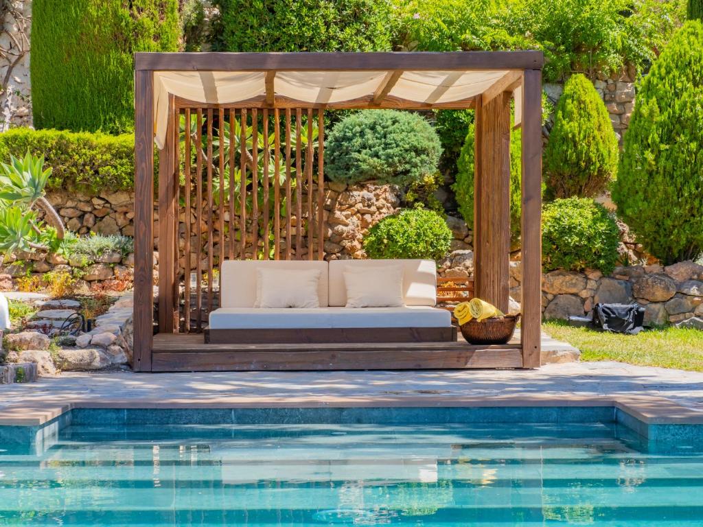 Bazén v ubytování Cubo's Mountain Bayview Luxury Villa nebo v jeho okolí