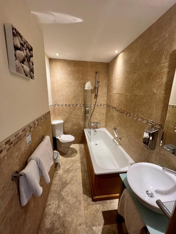 Inn On The Prom At The Fernlea Hotel - 