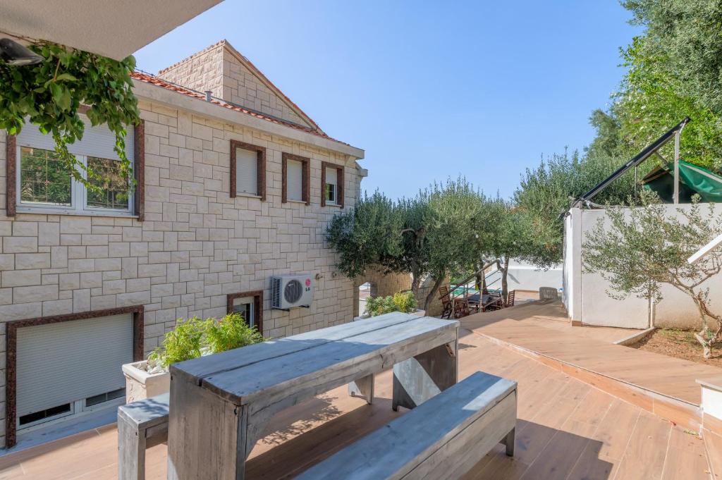 Fotografie z fotogalerie ubytování Luxury apartment with pool large patio & sea view v Omiši