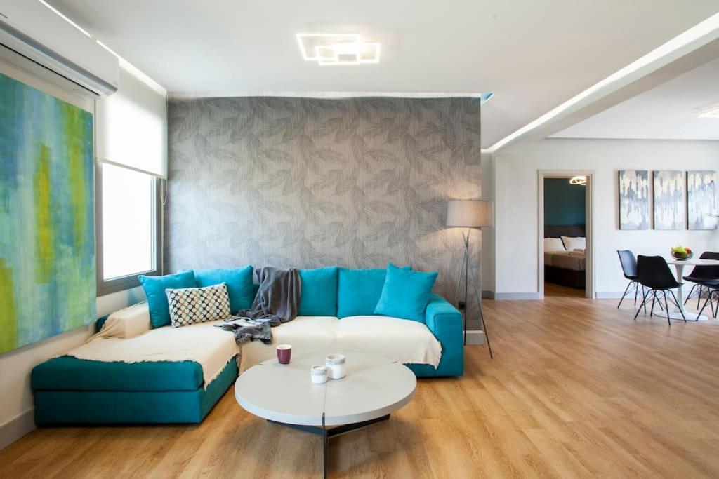 Minimal Loft Art with Sea View Over Heraklion Harbour - 12