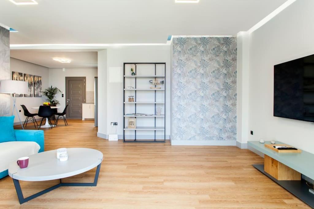 Minimal Loft Art with Sea View Over Heraklion Harbour - 18