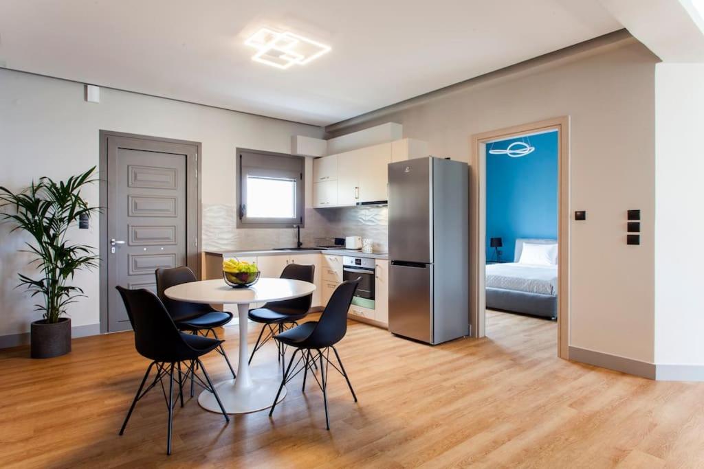 Minimal Loft Art with Sea View Over Heraklion Harbour - 13