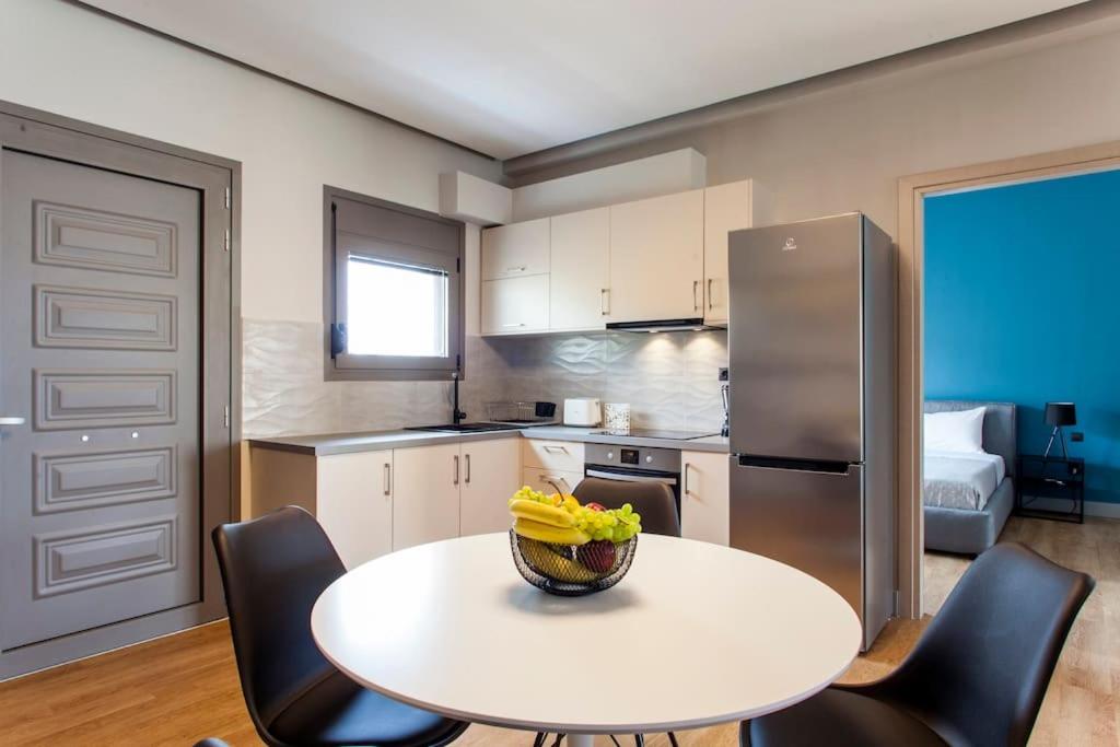 Minimal Loft Art with Sea View Over Heraklion Harbour - 6